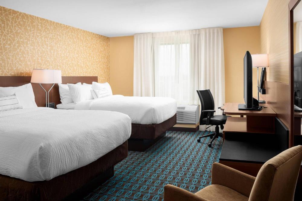 Queen Room with Two Queen Beds - Hearing Accessible interior